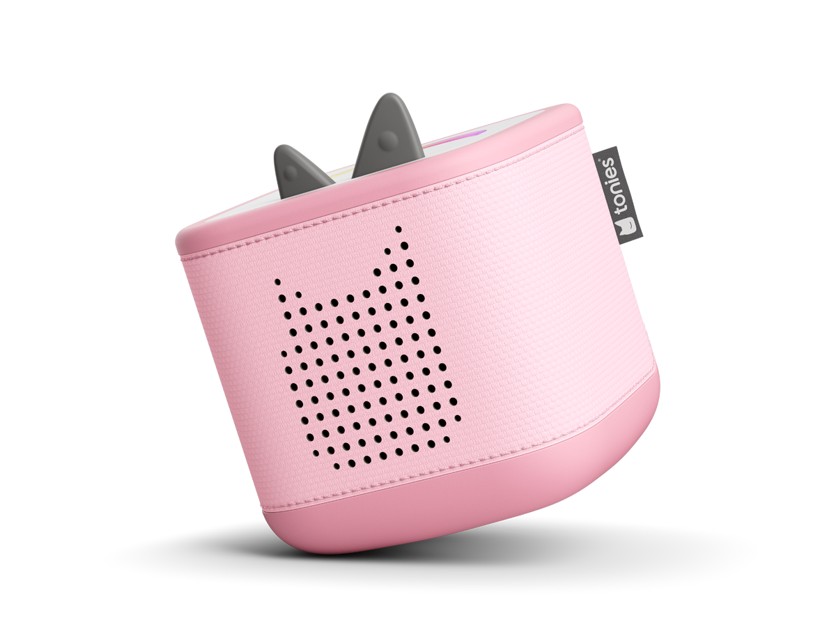 Kinder nutzen die rosa Toniebox 2, um Geschichten und Lieder ohne WLAN zu hören, verbunden mit Bluetooth-Kopfhörern