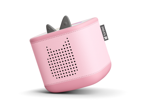 Kinder nutzen die rosa Toniebox 2, um Geschichten und Lieder ohne WLAN zu hören, verbunden mit Bluetooth-Kopfhörern