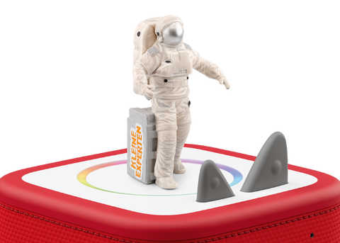 TONIES Tonie-Figur: Astronaut im weißen Raumanzug, auf rotem Tonie-Deck mit zwei grauen Rampen.
