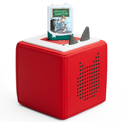 Gesamtdarstellung des Taschenbuchs in Schülerhänden, die auf Klassenfahrt unterwegs sind