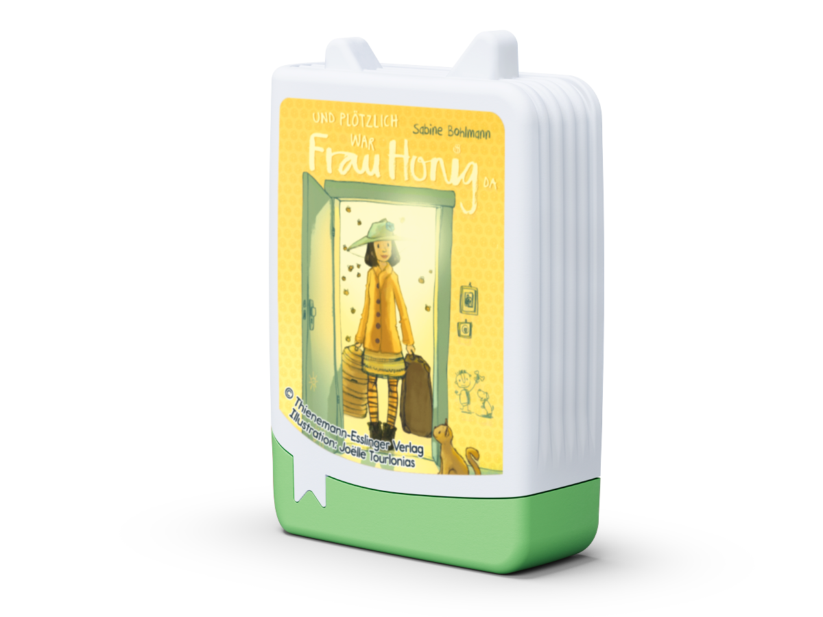 Verschiedene Illustrationen aus dem Und plötzlich war Frau Honig da-Buch mit dem Tonies-Pocket-Book im Vordergrund