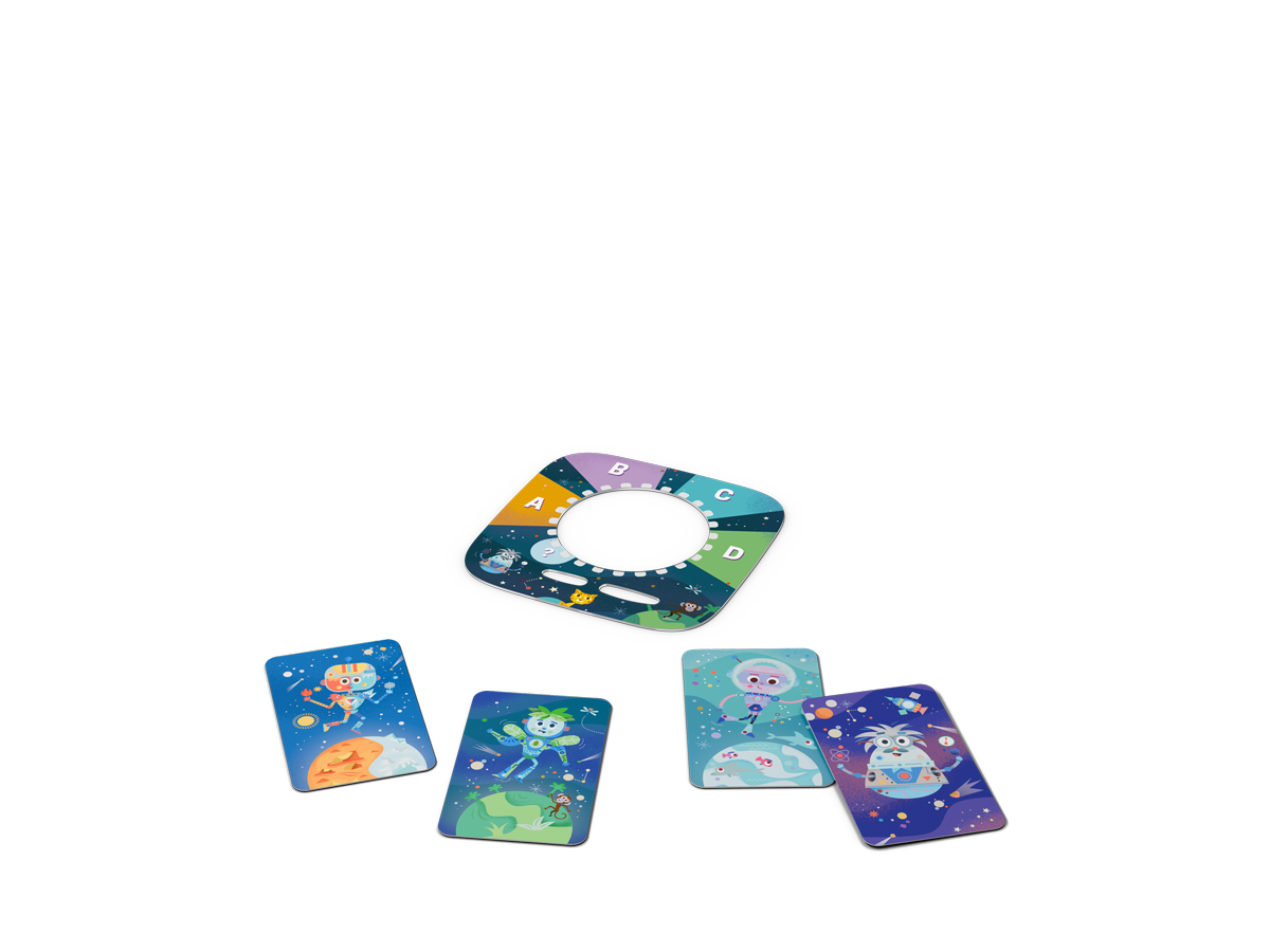 Detailaufnahme der Tonieplay Disc und der Quizzle Tonieplay Cards neben der Toniebox im Einsatz