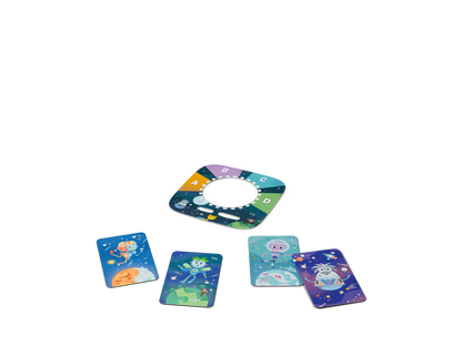 Detailaufnahme der Tonieplay Disc und der Quizzle Tonieplay Cards neben der Toniebox im Einsatz