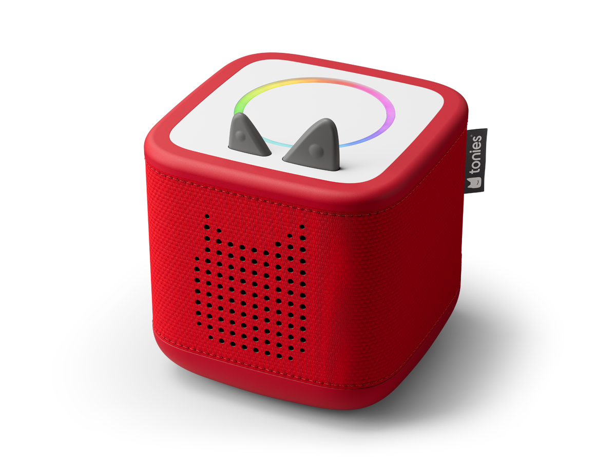 Detailaufnahme der bunten, langlebigen Stoffoberfläche der Toniebox 2 in Rot, geeignet für Kinder von 1 bis 9+ Jahren