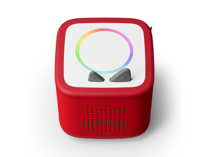 Ansicht des USB-C-Ladekabels neben der wiederaufladbaren Toniebox 2, die 10 Stunden Spielzeit bietet