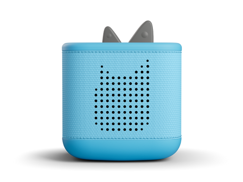 Kinder verwenden die kabellosen Bluetooth-Kopfhörer, um Geschichten ohne Kabel zu hören