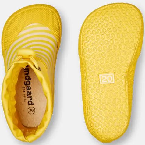 Vorderansicht eines gelben BUNDGAARD Barfuß-Gummistiefel COVER mit Streifen; Gummi-Obermaterial, Sohle sichtbar