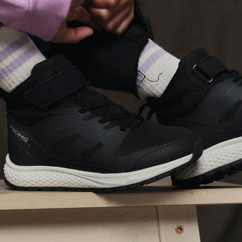 VIKING TEX Knöchelschuh EQUIP MID WP 1V - schwarz - A high-performance and waterproof black ankle shoe for outdoor activities