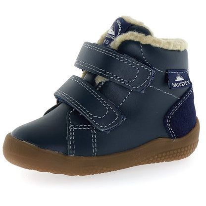 Nahaufnahme des dunkelblauen NATURINO NATURTEX Knöchelschuh SPINNI mit wasserdichter Beschichtung