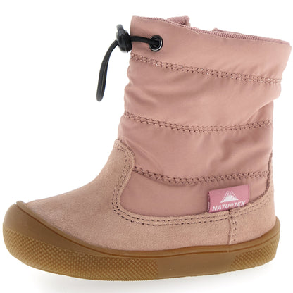 Nahaufnahme des rosa Barfußstiefels NATURINO NATURTEX HOCHALPEN mit flexiblem Sohlenprofil