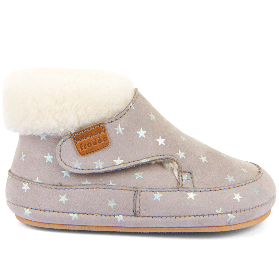 Bequemes grau-silbernes Froddo Prewalker mit silbernen Sternen für kleine Füße