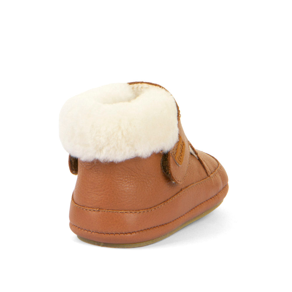 Weiche Lederkonstruktion des FRODDO PREWALKER G1160003-4 in eleganter Cognacfarbe