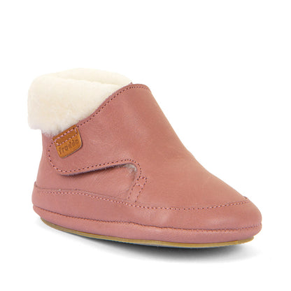 Nahtlos designte Lauflernschuhe in zartem Altrosa aus hochwertigem Material für Komfort