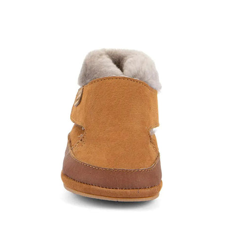 Rückansicht des FRODDO Schuh-Modells G1160004-1 in Cognac, Wildleder, mit Fellinnenfutter.