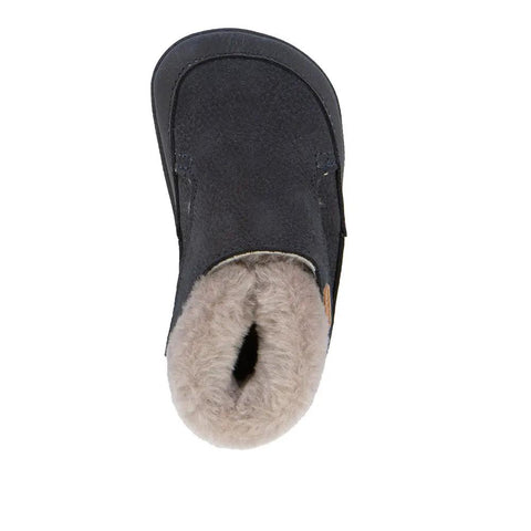 Ansicht von oben: FRODDO dunkelblauer Schuh, Modell G1160004, mit beigem Fellinnenfutter und sichtbaren Nähstichen.