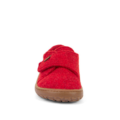 Nahaufnahme des roten FRODDO Barfußhausschuhs G1700420-7, detailreiche Naht und strapazierfähiges Material