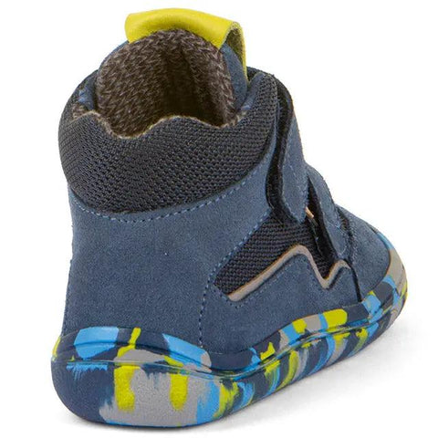 Seitenansicht des FRODDO Barfuß Knöchelschuh G3110262 in blau/grün mit Klettverschluss; Obermaterial, bunte Sohle.