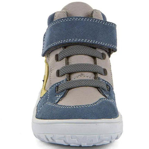 Vorderansicht des FRODDO TEX Barfuß-Knöchelschuh G3110265 – blau/grau, Klettverschluss, Schnürsenkel, weiße Sohle.