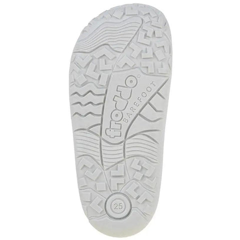 Detailaufnahme der weißen FRODDO Barefoot Schuhsohle mit Profil, Logo und Größe 25