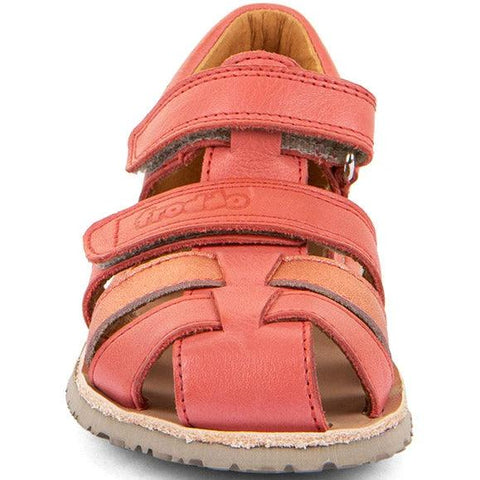 Vorderansicht der korallenfarbenen FRODDO Barfußschuh Halbsandale G3150283-17 mit Klettverschluss; sichtbare Riemen, beigefarbene Sohle.