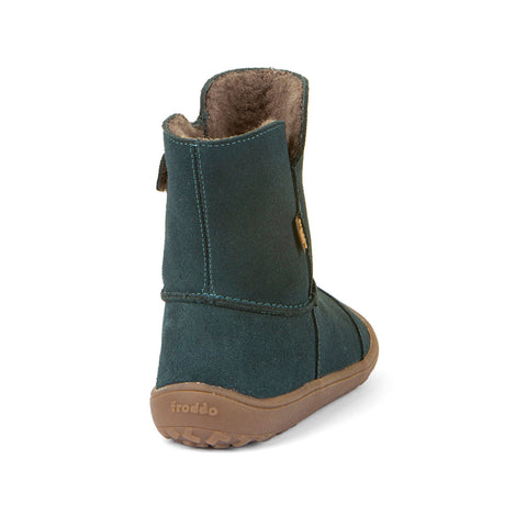 Child wearing FRODDO TEX Stiefel G3160238-5 - petrol boots while playing in the snow