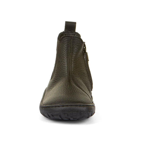 Vorderansicht des Froddo Stiefel G3160245-4 in Schwarz; grob strukturierte Lederoberfläche, seitlicher Reißverschluss