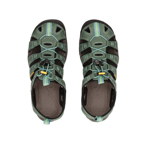 Robuste Sandale mit griffiger Sohle und verstellbaren Riemen