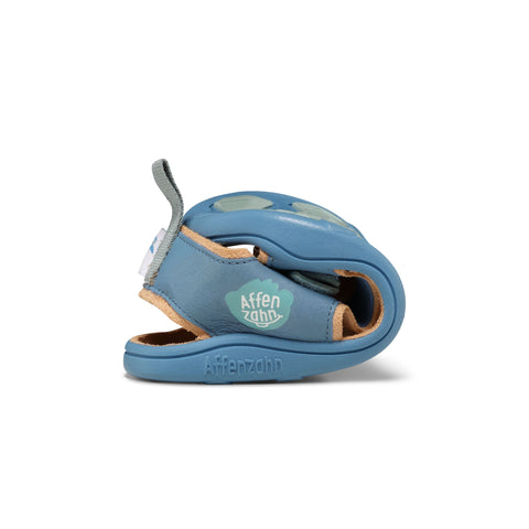 AFFENZAHN Barfuß Sandale LEATHER AIRY HAI - blau mit verspieltem Haifischmotiv