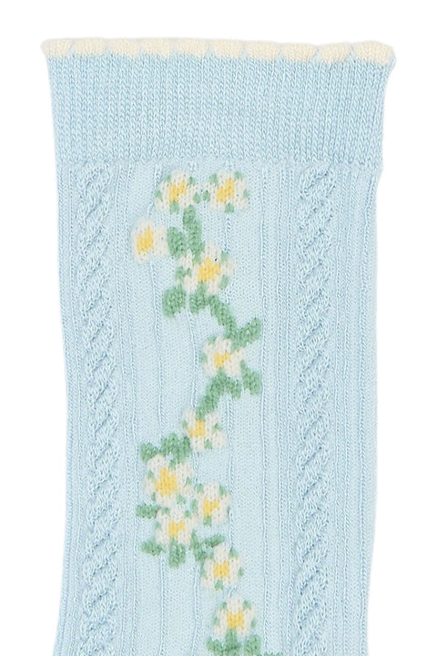 Seitenansicht einer MINIPOP Bambus-Socke, hellblau, mit gelb-weißen Blumenmotiven.