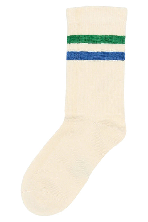 Seitenansicht einer MINIPOP Bambus-Socke, cremefarbene Basis mit grüner, weißer und blauer Streifen am Schaft.