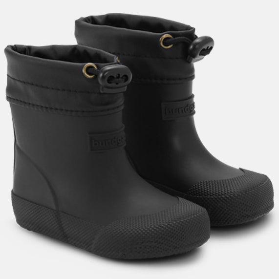 Dichte schwarze Gummistiefel für Barfußlaufen mit robustem Sohlenprofil