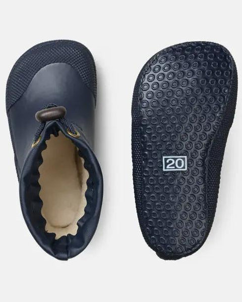 Schuhe: dunkelblaue BUNDGAARD Barfuß-Gummistiefel MALIK; Vorderansicht, Sohlendetail Größe 20, beige Innenfutter.