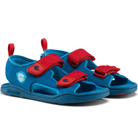 Close-up of AFFENZAHN Barfuß Sandale VEGAN AIRY HAI in petrol and rot colors on a white background