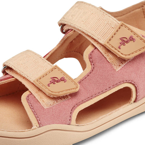 Vibrant pink AFFENZAHN Barfuß Sandale VEGAN AIRY FLAMINGO - rosa, a stylish and cruelty-free vegan sandal option for a comfortable and eco-friendly summer look