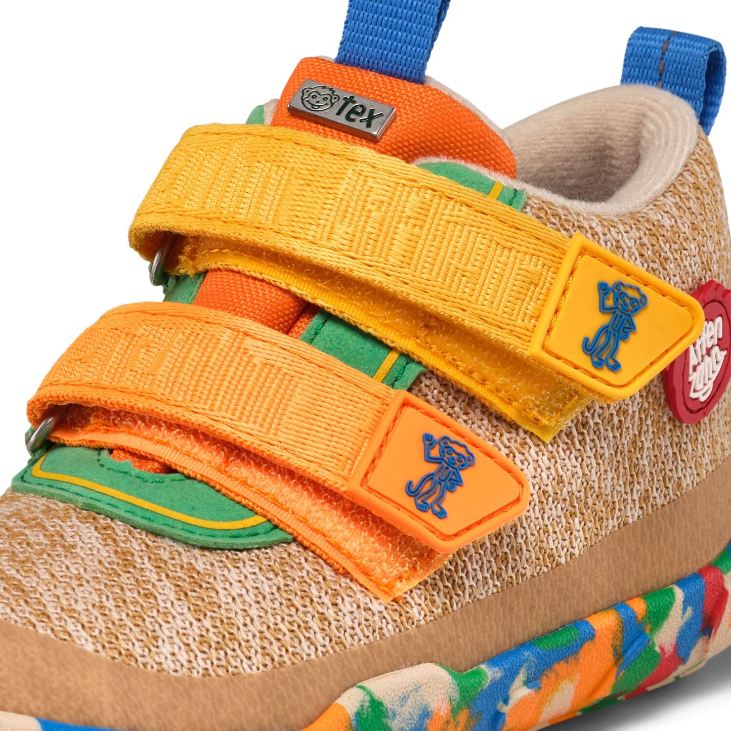 Bunter, beiger Knöchelschuh mit angenehmer Passform, speziell für kleine Kinderfüße entworfen