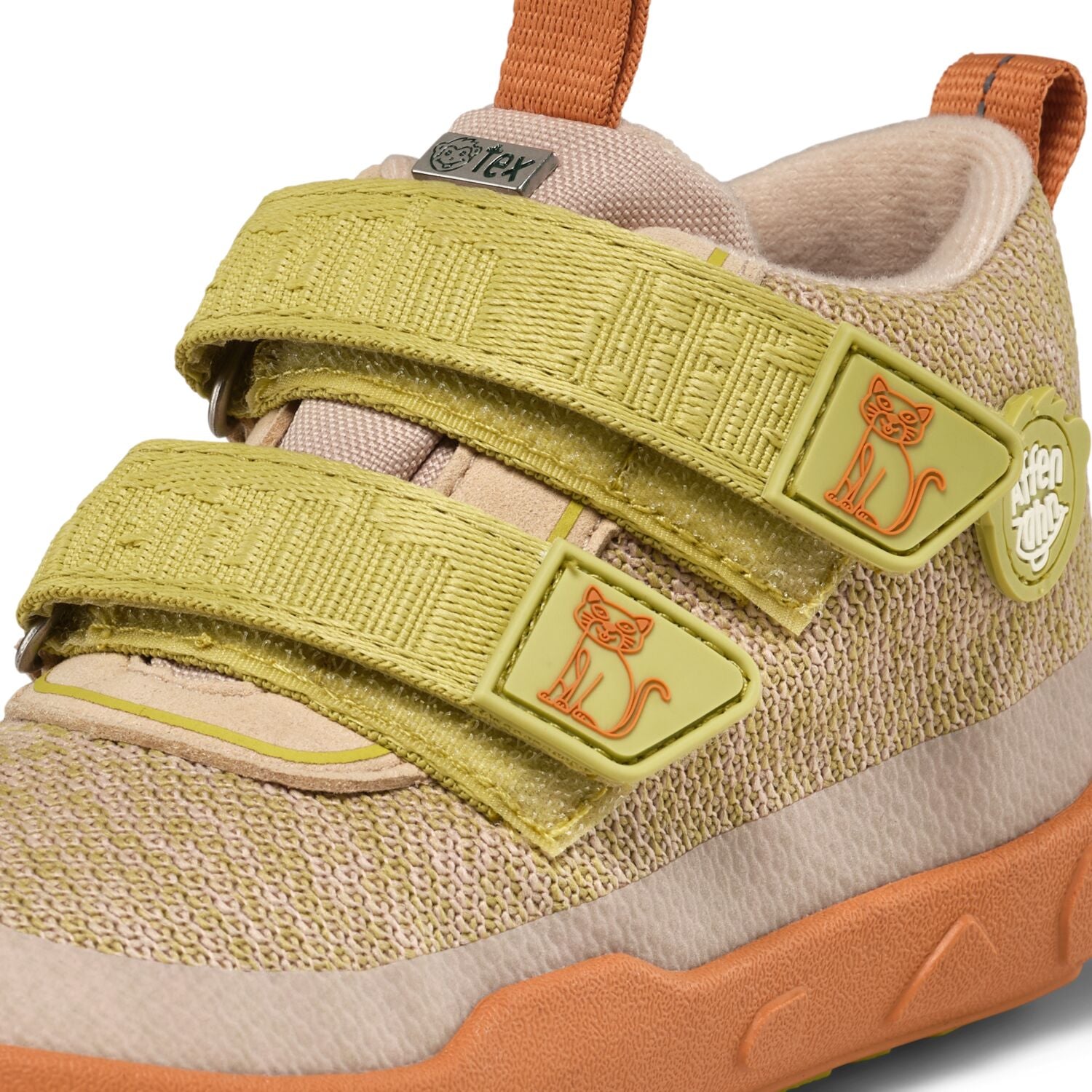 Knöchelschuh aus weichem Material in Pistazie, Zimt und Beige mit verspieltem Katzenmotiv