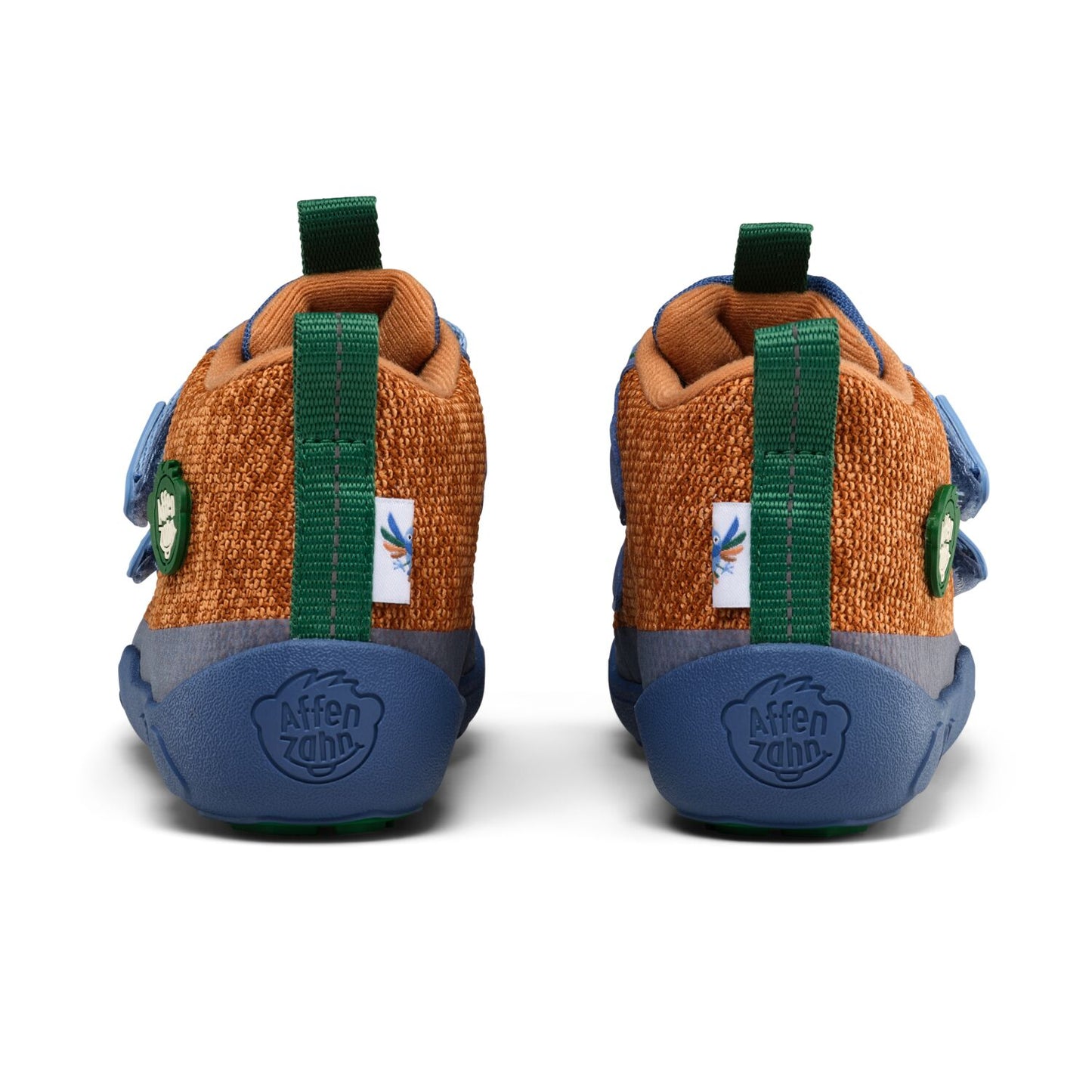 Close-up of AFFENZAHN TEX Knöchelschuh Knit Happy Paradiesvogel in zimt, blau, und grün, showcasing vibrant colors, cozy knitted design, and playful bird patterns perfect for comfortable winter wear