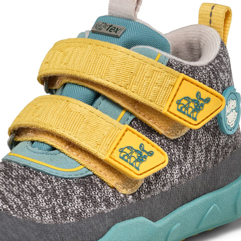 Strick-Knöchelschuh von AFFENZAHN TEX, in Grau, Gelb und Türkis, ideal für Kinder mit Nashorn-Design