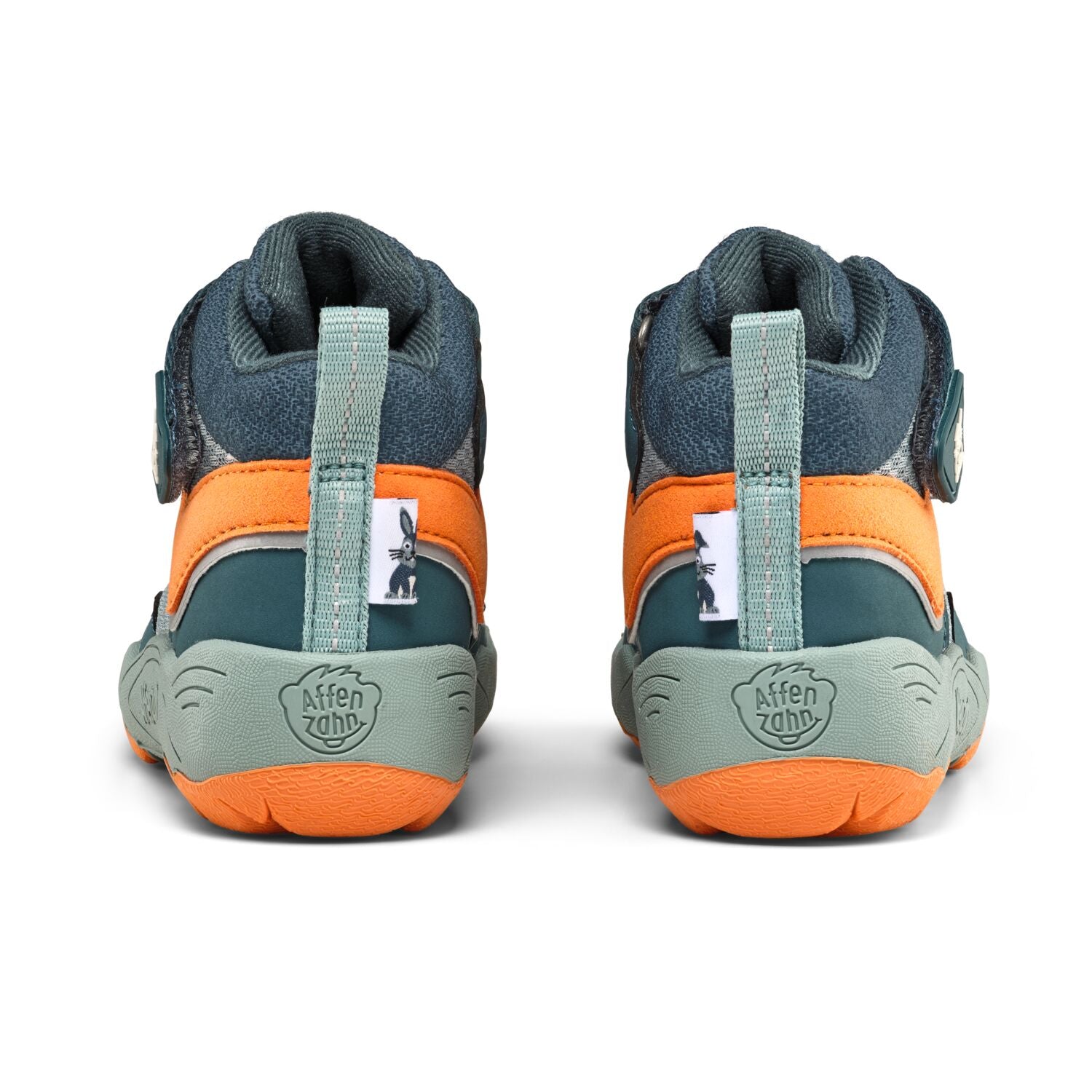 Hochformatansicht des AFFENZAHN TEX Knöchelschuhs, Fokus auf die farblich kontrastierenden Elemente in petrol und orange