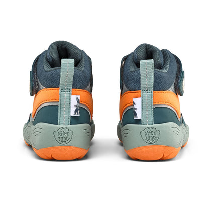 Hochformatansicht des AFFENZAHN TEX Knöchelschuhs, Fokus auf die farblich kontrastierenden Elemente in petrol und orange