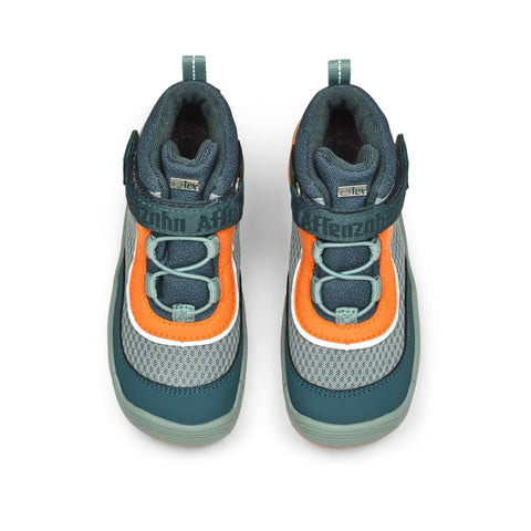 Nahaufnahme der Sohle des veganen AFFENZAHN TEX Knöchelschuhs in petrol und orange, zeigt das Profil