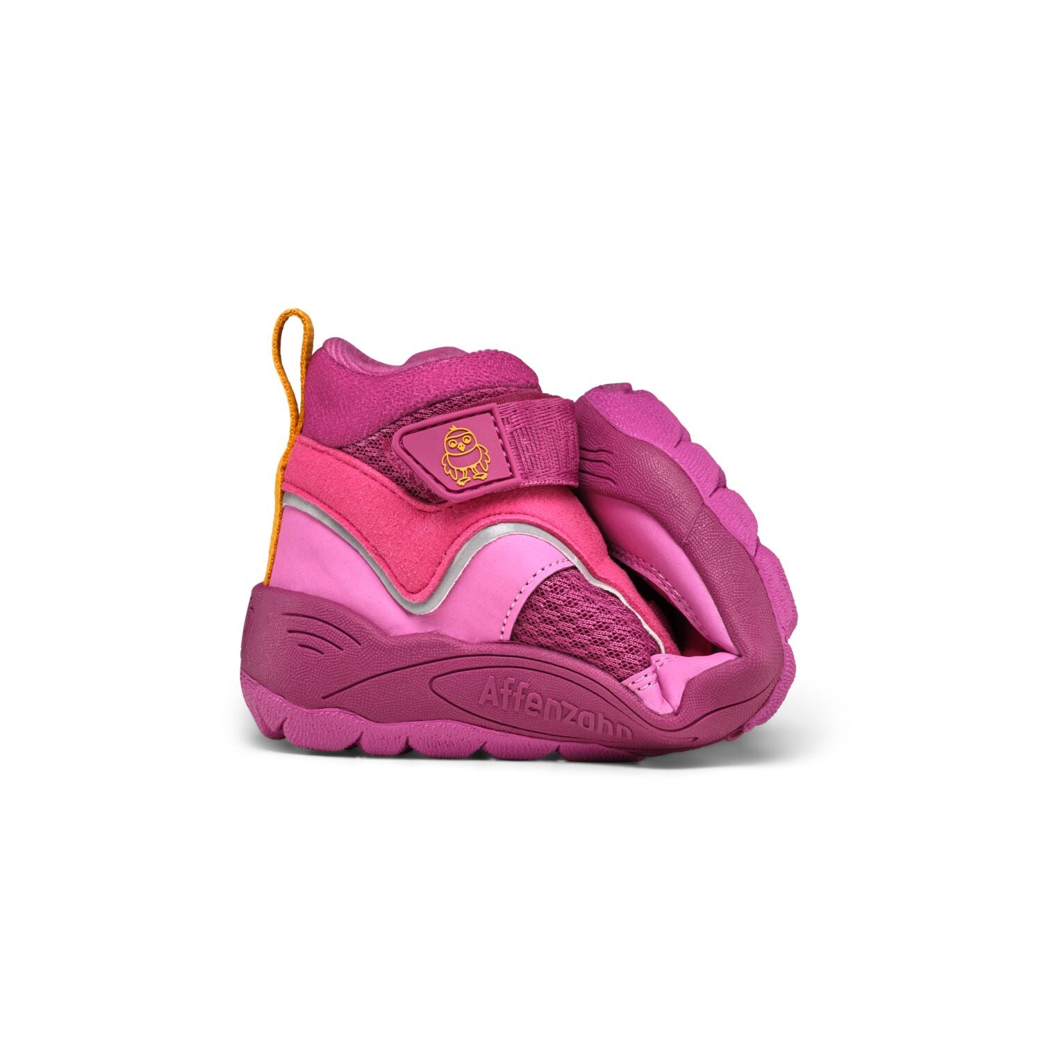 Stylischer Knöchelschuh in Fuchsia, gefertigt aus veganen Materialien mit Vogelmuster