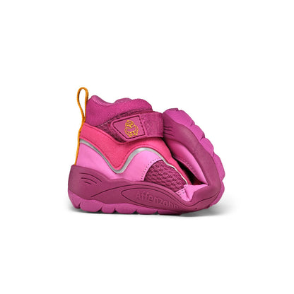 Stylischer Knöchelschuh in Fuchsia, gefertigt aus veganen Materialien mit Vogelmuster