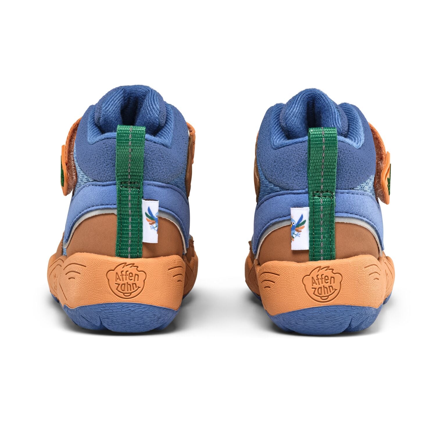 Knöchelschuh in modernem Design, aus veganem Material, mit buntem Explory Paradiesvogel-Motiv in Blau und Zimt