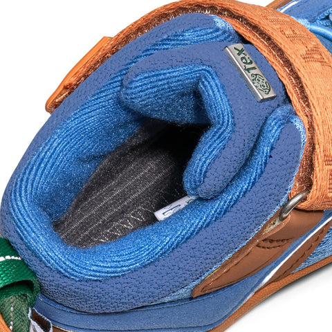 Bunter veganer Schuh AFFENZAHN TEX mit Knöchelstütze, inspiriert vom Paradiesvogel in Blau und Zimtfarben