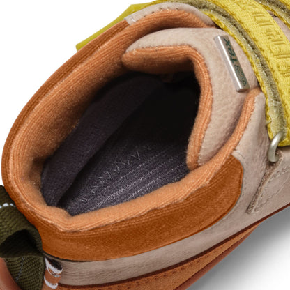 Knöchelschuh aus Leder in Zimt-Design mit liebevoll gestalteter Katze und bequemer Passform für Kinder