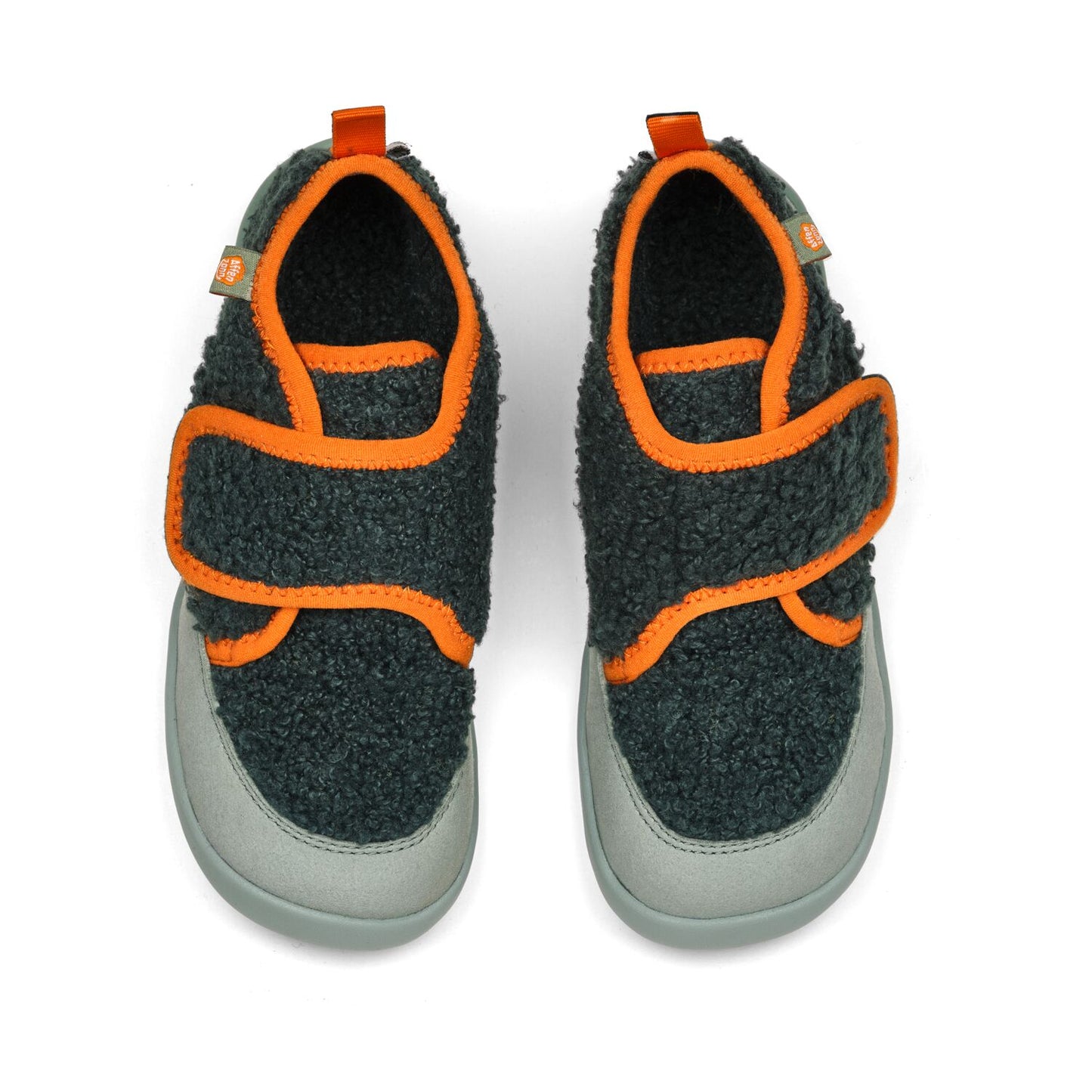 Warm gefütterter Hausschuh aus veganem Stoff mit Hasen-Design für extra Komfort