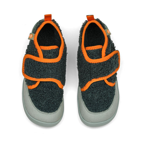 Warm gefütterter Hausschuh aus veganem Stoff mit Hasen-Design für extra Komfort