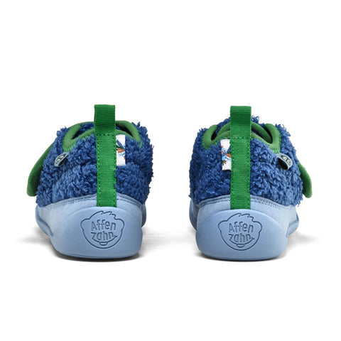 Öko-hausschuh AFFENZAHN VEGAN FLEECY mit bequemem Schnitt und bunter Vogelillustration