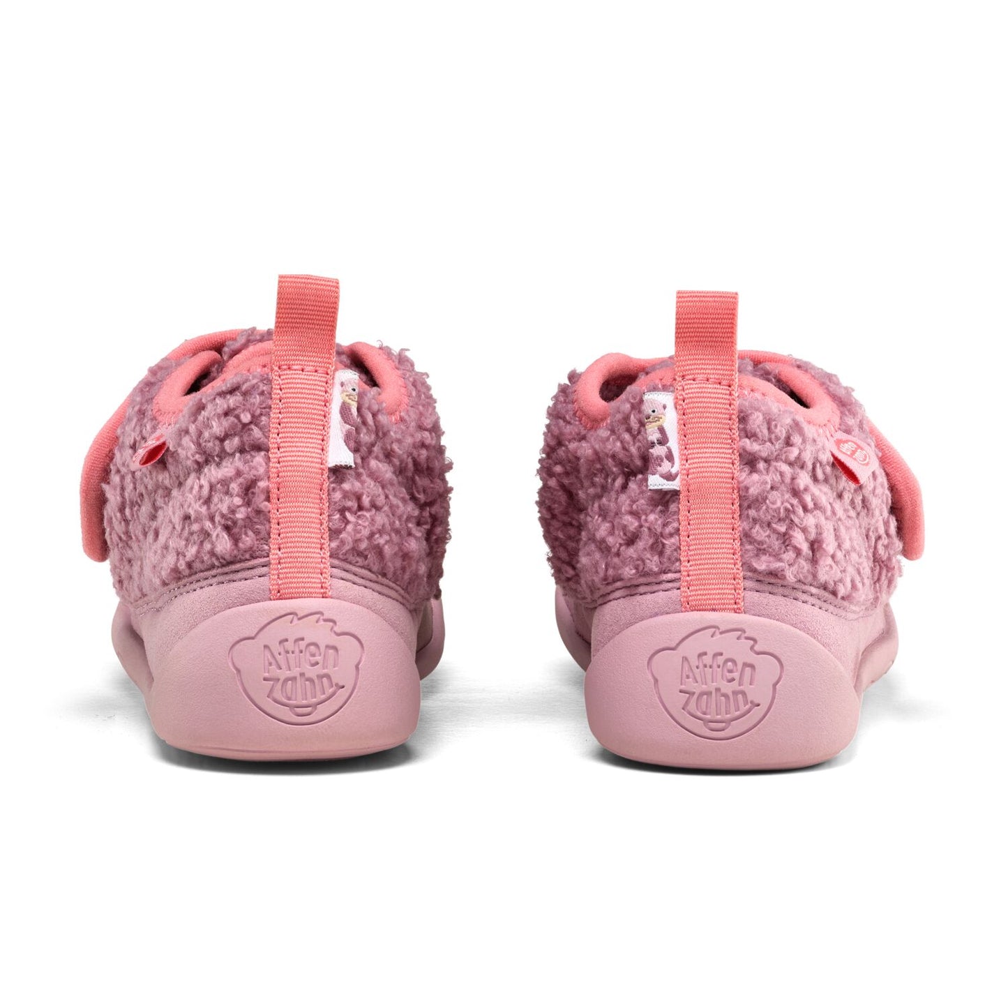 Weicher AFFENZAHN Hausschuh in Otter-Optik, perfekt für kalte Tage im Haus